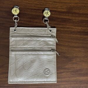 HIPKLIPS CLIP ON DOCUMENT TRAVEL BAG